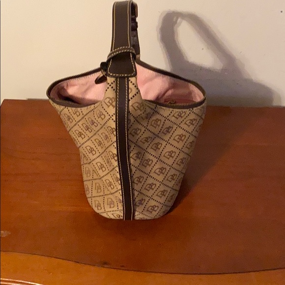 Signature D & B - Picture 3 of 3